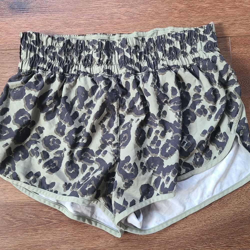 Victoria’s Secret Sport Camouflage Animal Print Athletic Exercise Shorts Sz XS